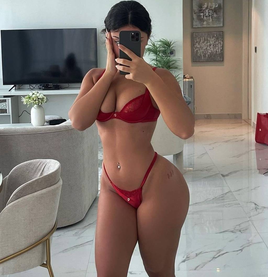 Aksaray Escort Bayan Handeyle Tutkunun Zirvesine Ulaşın